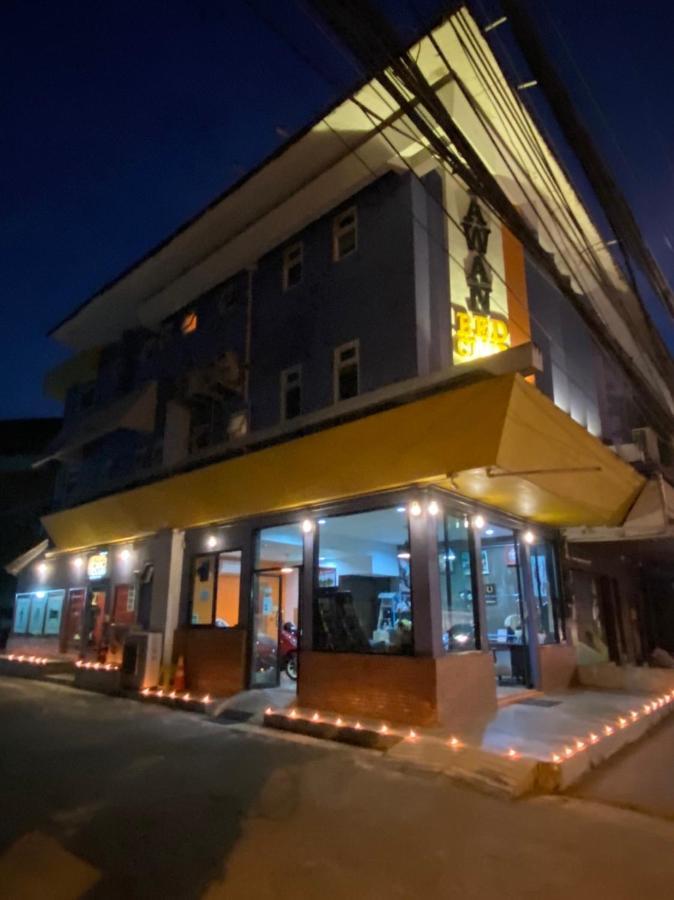 Ostello Tawan Bed Club Chiang Mai Esterno foto